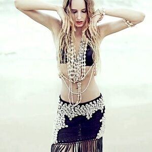 SPELL Gypsy Collective Cowrie Shell Skirt & dustbag
RARE
Price is Firm